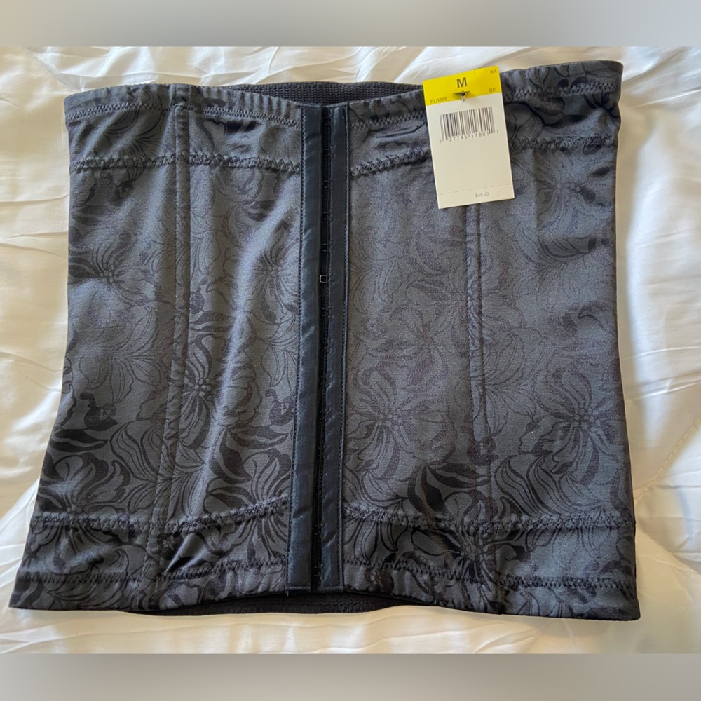 NWT Maidenform Shapewear Instant Slimmer Waist Nipper 6868 Black M